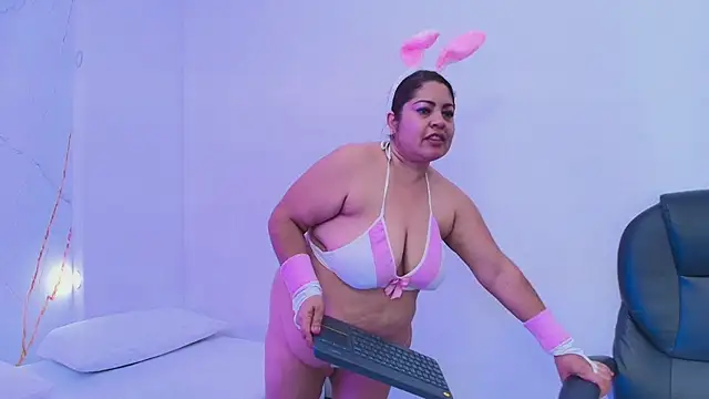 Snapshot of Karla_hilton1 chatting on October 31, 2025, 2:02 pm Karla hilton1 online show from October 31, 2025, 2:02 pm