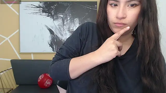 olivia russo  online show from December 16, 2025, 8:02 pm