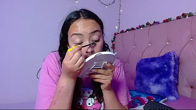 manumeow1 online show from December 3, 2025, 10:09 pm