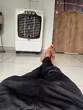 dhruve2010 online show from September 20, 2025, 4:39 am