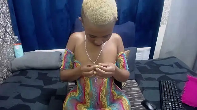 Snapshot of GoldenBigAssCurvy chatting on September 18, 2025, 9:18 pm GoldenBigAssCurvy online show from September 18, 2025, 9:18 pm