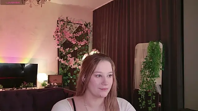 Snapshot of Morvelyn chatting on May 13, 2026, 11:01 pm Morvelyn online show from May 13, 2026, 11:01 pm