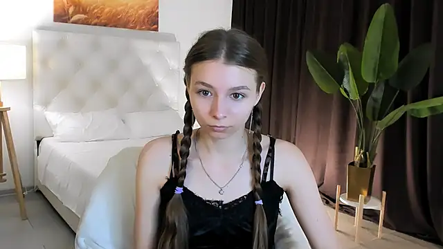 Snapshot of JulieDaniel chatting on September 17, 2025, 4:14 am JulieDaniel online show from September 17, 2025, 4:14 am