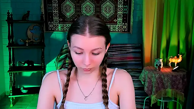 Snapshot of JulieDaniel chatting on December 2, 2025, 4:14 am JulieDaniel online show from December 2, 2025, 4:14 am