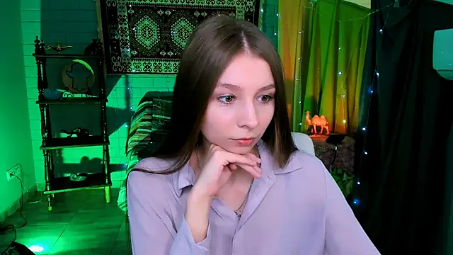 JulieDaniel online show from May 13, 2026, 4:41 am