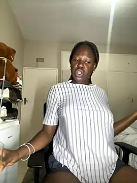 Snapshot of DarkBerryDiamond255 chatting on October 11, 2025, 8:32 pm DarkBerryDiamond255 online show from October 11, 2025, 8:32 pm