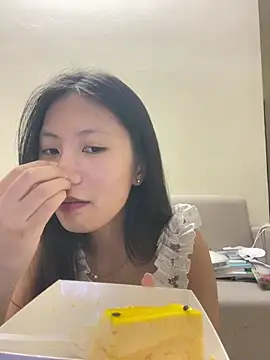 Snapshot of Lil-Gi chatting on October 30, 2025, 3:31 pm Lil-Gi online show from October 30, 2025, 3:31 pm