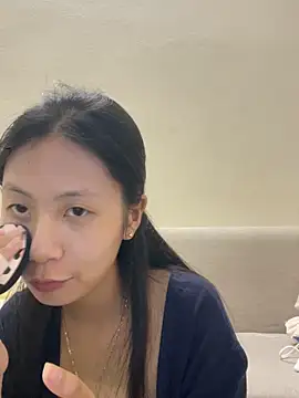 Snapshot of Lil-Gi chatting on October 23, 2025, 3:21 pm Lil-Gi online show from October 23, 2025, 3:21 pm