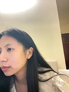 Snapshot of Lil-Gi chatting on November 4, 2025, 4:33 pm Lil-Gi online show from November 4, 2025, 4:33 pm