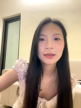 Snapshot of Lil-Gi chatting on October 3, 2025, 3:35 pm Lil-Gi online show from October 3, 2025, 3:35 pm