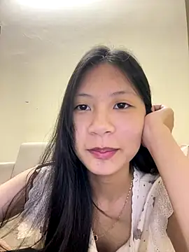 Snapshot of Lil-Gi chatting on October 10, 2025, 3:13 pm Lil-Gi online show from October 10, 2025, 3:13 pm