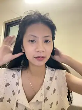 Snapshot of Lil-Gi chatting on October 2, 2025, 4:10 pm Lil-Gi online show from October 2, 2025, 4:10 pm