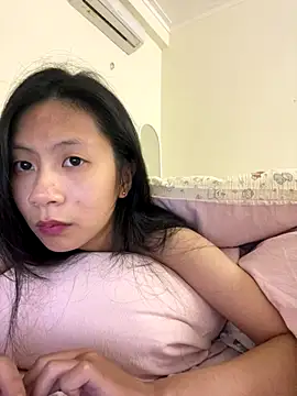 Snapshot of Lil-Gi chatting on November 21, 2025, 3:33 pm Lil-Gi online show from November 21, 2025, 3:33 pm