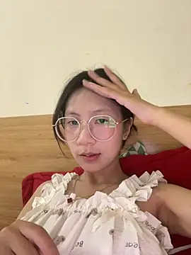 Snapshot of Lil-Gi chatting on September 23, 2025, 2:13 pm Lil-Gi online show from September 23, 2025, 2:13 pm