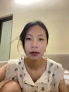 Snapshot of Lil-Gi chatting on October 5, 2025, 3:47 pm Lil-Gi online show from October 5, 2025, 3:47 pm