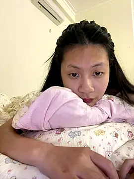 Snapshot of Lil-Gi chatting on November 12, 2025, 3:38 pm Lil-Gi online show from November 12, 2025, 3:38 pm