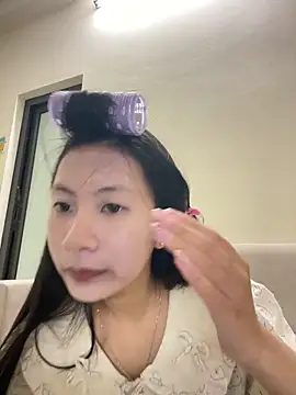 Snapshot of Lil-Gi chatting on December 15, 2025, 3:07 pm Lil-Gi online show from December 15, 2025, 3:07 pm