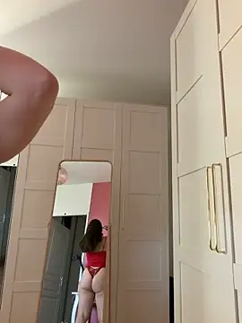 chloedlm5 online show from April 7, 2026, 8:49 am