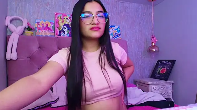 Snapshot of laurenelove chatting on March 3, 2026, 4:30 am laurenelove online show from March 3, 2026, 4:30 am