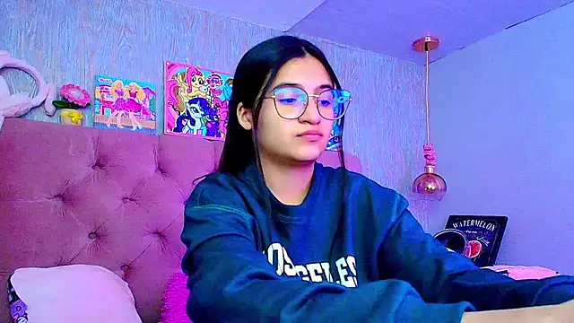 Snapshot of laurenelove chatting on January 19, 2026, 3:32 am laurenelove online show from January 19, 2026, 3:32 am