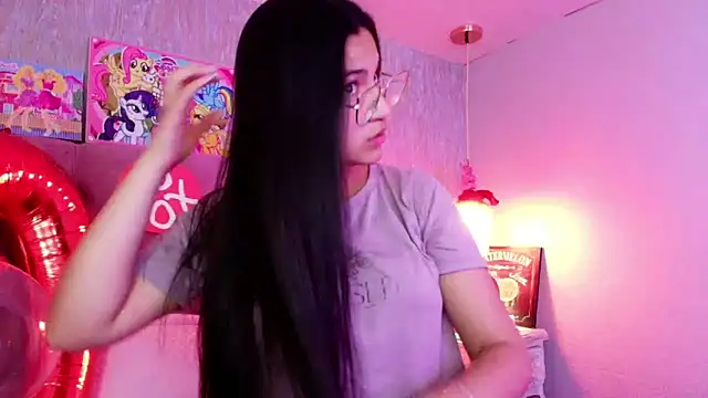 Snapshot of laurenelove chatting on February 15, 2026, 3:40 am laurenelove online show from February 15, 2026, 3:40 am