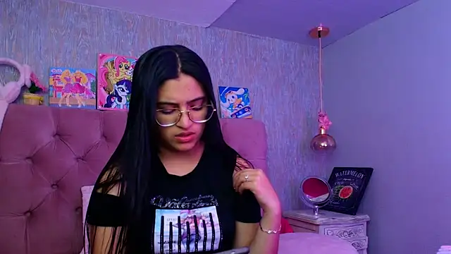 Snapshot of laurenelove chatting on February 28, 2026, 4:23 am laurenelove online show from February 28, 2026, 4:23 am