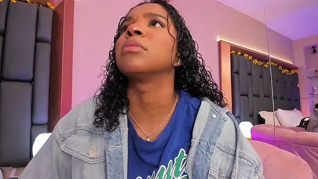 Snapshot of LisaMendez chatting on December 16, 2025, 3:55 am LisaMendez online show from December 16, 2025, 3:55 am