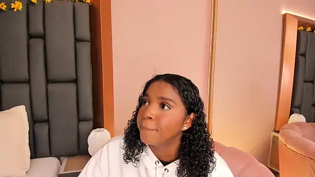 Snapshot of LisaMendez chatting on November 30, 2025, 4:24 am LisaMendez online show from November 30, 2025, 4:24 am