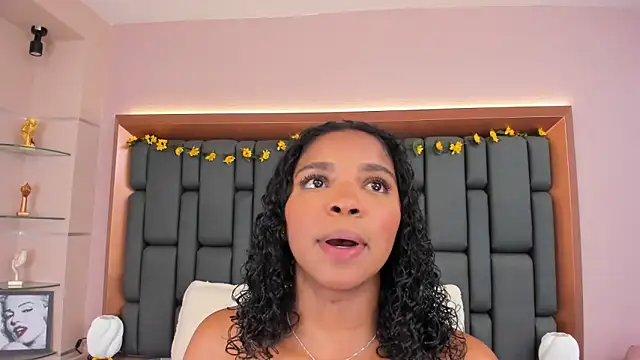 Snapshot of LisaMendez chatting on November 20, 2025, 3:51 am LisaMendez online show from November 20, 2025, 3:51 am