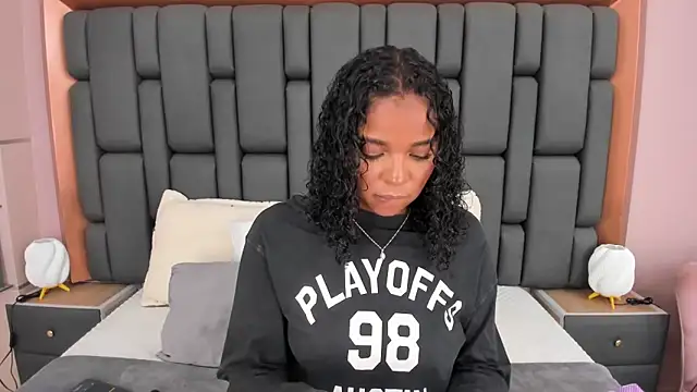 Snapshot of LisaMendez chatting on November 5, 2025, 3:53 am LisaMendez online show from November 5, 2025, 3:53 am