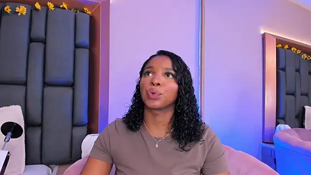 Snapshot of LisaMendez chatting on November 28, 2025, 11:38 pm LisaMendez online show from November 28, 2025, 11:38 pm