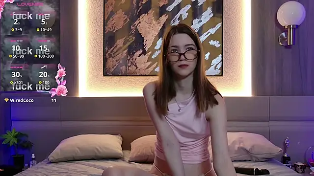 Snapshot of Alison_kisss chatting on November 25, 2025, 1:44 pm Alison kisss online show from November 25, 2025, 1:44 pm