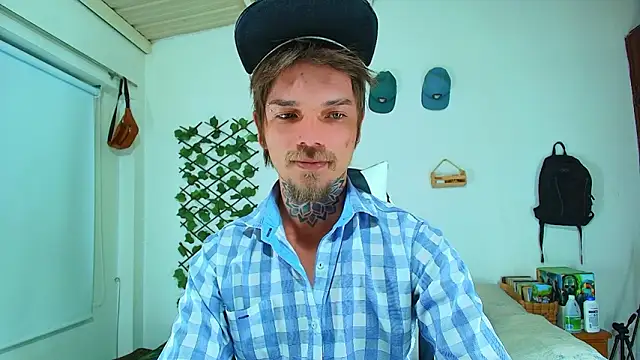 Snapshot of Gold_Loyal77 chatting on February 10, 2026, 7:07 am Gold Loyal77 online show from February 10, 2026, 7:07 am