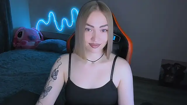 LaraKrein lk online show from April 6, 2026, 3:35 pm