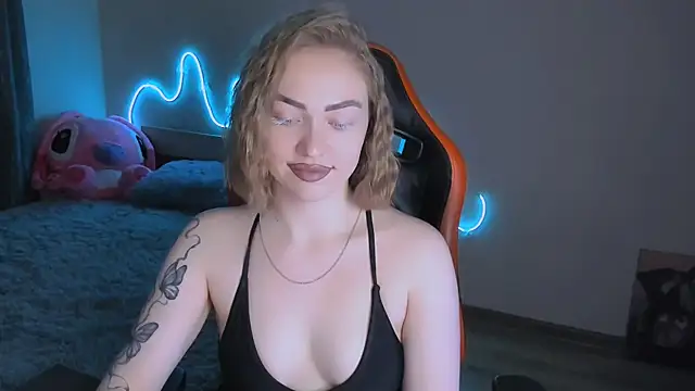 LaraKrein lk online show from April 16, 2026, 4:08 pm