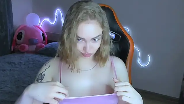 LaraKrein lk online show from February 13, 2026, 3:23 pm