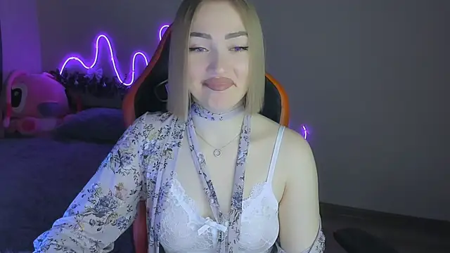 Snapshot of LaraKrein_lk chatting on December 14, 2025, 4:12 pm LaraKrein lk online show from December 14, 2025, 4:12 pm