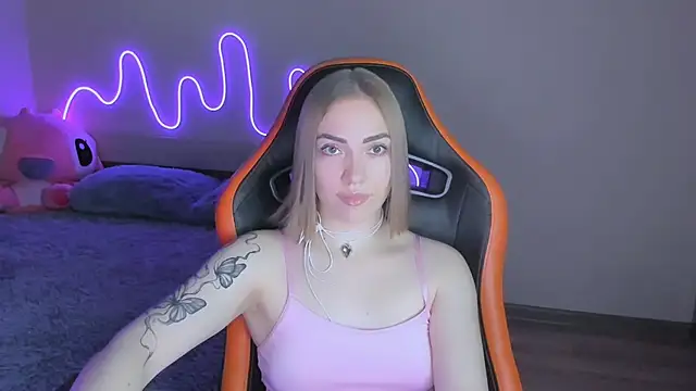 Snapshot of LaraKrein_lk chatting on November 14, 2025, 1:37 pm LaraKrein lk online show from November 14, 2025, 1:37 pm