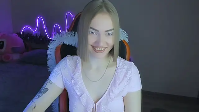 Snapshot of LaraKrein_lk chatting on December 15, 2025, 3:51 pm LaraKrein lk online show from December 15, 2025, 3:51 pm