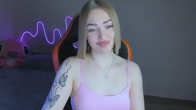 Snapshot of LaraKrein_lk chatting on December 2, 2025, 4:52 pm LaraKrein lk online show from December 2, 2025, 4:52 pm