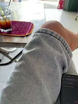 sharon-Hanna online show from December 16, 2025, 1:32 am