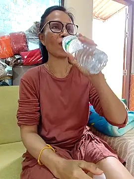 Snapshot of Mama_Eva_1 chatting on February 17, 2026, 1:58 am Mama Eva 1 online show from February 17, 2026, 1:58 am