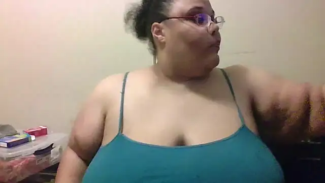 Snapshot of SexyBBW10790 chatting on September 20, 2025, 12:15 am SexyBBW10790 online show from September 20, 2025, 12:15 am