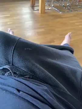 Tri3rer online show from March 15, 2026, 8:32 am