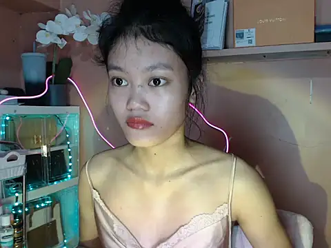 Snapshot of skinny_gracie chatting on October 23, 2025, 9:46 pm skinny gracie online show from October 23, 2025, 9:46 pm