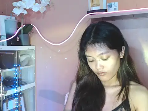 Snapshot of skinny_gracie chatting on November 20, 2025, 1:28 am skinny gracie online show from November 20, 2025, 1:28 am