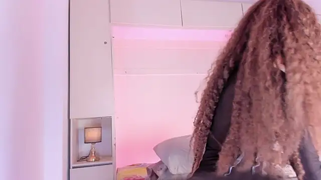 Snapshot of JoyceBlake chatting on February 4, 2026, 8:15 pm JoyceBlake online show from February 4, 2026, 8:15 pm