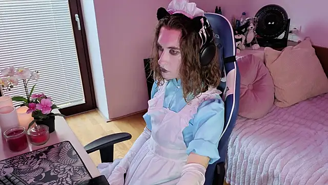 Snapshot of whitekittenenergy chatting on September 21, 2025, 1:38 pm whitekittenenergy online show from September 21, 2025, 1:38 pm