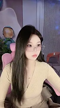 CAICAI BABY online show from November 16, 2025, 6:07 am