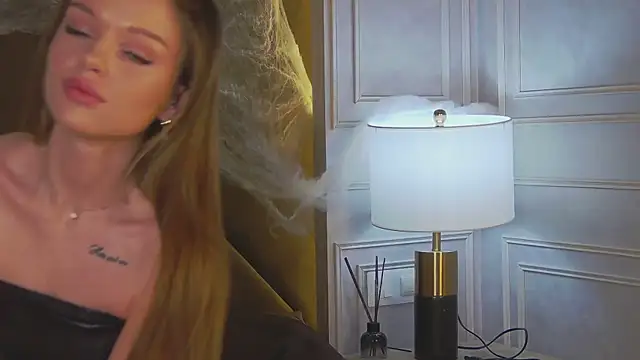 Snapshot of MarilynNova chatting on October 31, 2025, 4:42 am MarilynNova online show from October 31, 2025, 4:42 am